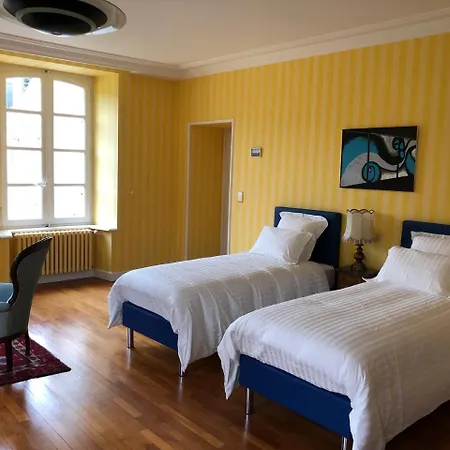 Chateau De Lannouan Bed and Breakfast
